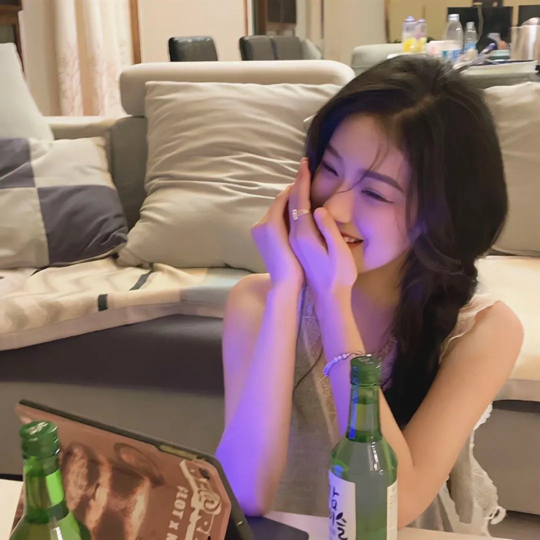 八月鬱金香粤语